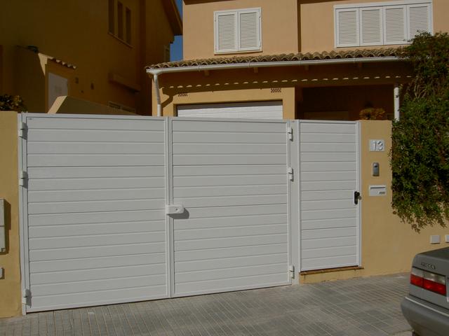 Instalación de puertas batientes